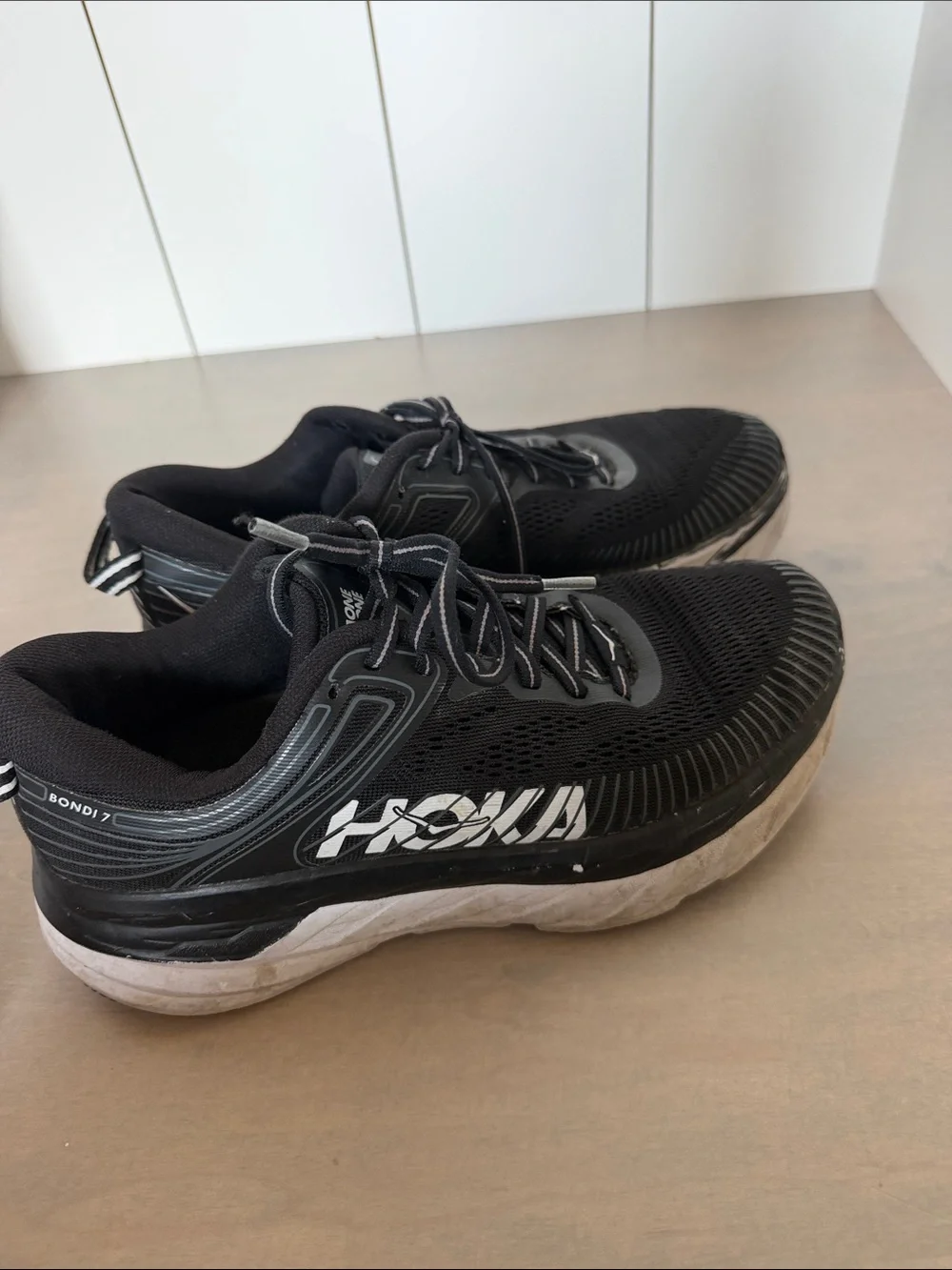 Hoka bondi black